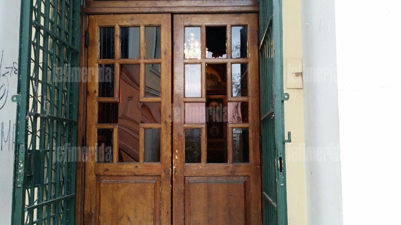 Οι αντεξουσιαστές κατέστρεψαν το εκκλησάκι δίπλα στη Νομική -Το έσπασαν και έκλεψαν τα πάντα [εικόνες] | iefimerida.gr 9
