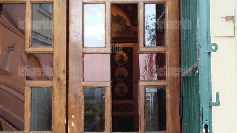 Οι αντεξουσιαστές κατέστρεψαν το εκκλησάκι δίπλα στη Νομική -Το έσπασαν και έκλεψαν τα πάντα [εικόνες] | iefimerida.gr 10