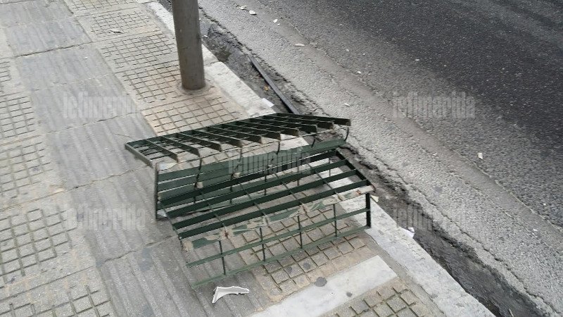 Οι αντεξουσιαστές κατέστρεψαν το εκκλησάκι δίπλα στη Νομική -Το έσπασαν και έκλεψαν τα πάντα [εικόνες] | iefimerida.gr 15