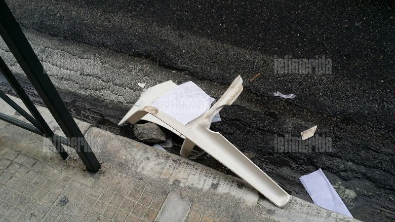 Οι αντεξουσιαστές κατέστρεψαν το εκκλησάκι δίπλα στη Νομική -Το έσπασαν και έκλεψαν τα πάντα [εικόνες] | iefimerida.gr 16