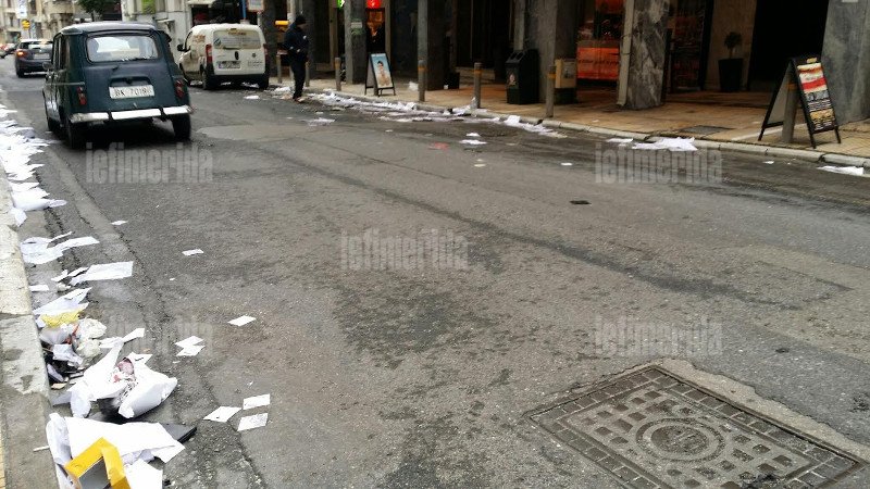 Οι αντεξουσιαστές κατέστρεψαν το εκκλησάκι δίπλα στη Νομική -Το έσπασαν και έκλεψαν τα πάντα [εικόνες] | iefimerida.gr 18