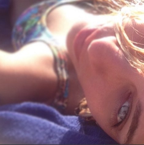 Summer in the city για τη Δούκισσα που έβαλε το μαγιό της και ξεχύθηκε στη Βουλιαγμένη [εικόνες] | iefimerida.gr 0