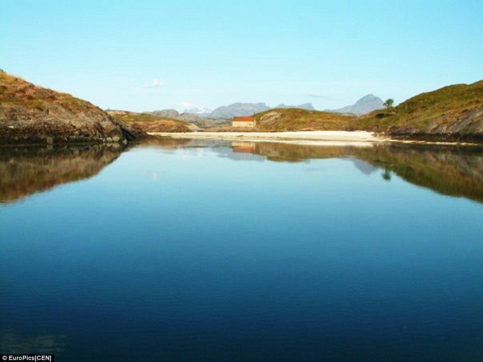 Ενα ξύλινο εξοχικό σε τιμή ευκαιρίας - Πωλείται για 0,07 ευρώ και βρίσκεται σε νησί με δική του παραλία [εικόνες] | iefimerida.gr 2