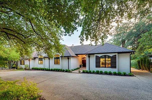 Αυτό είναι το θρυλικό σπίτι του Τσακ Νόρις -Η δημοφιλής κατοικία αναζητά νέο ιδιοκτήτη [εικόνες]  | iefimerida.gr 1