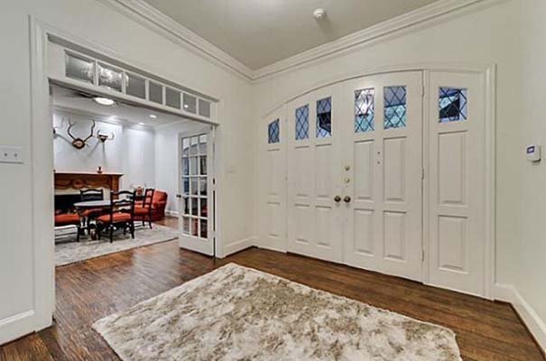 Αυτό είναι το θρυλικό σπίτι του Τσακ Νόρις -Η δημοφιλής κατοικία αναζητά νέο ιδιοκτήτη [εικόνες]  | iefimerida.gr 2