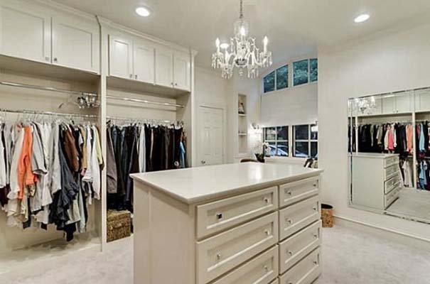 Αυτό είναι το θρυλικό σπίτι του Τσακ Νόρις -Η δημοφιλής κατοικία αναζητά νέο ιδιοκτήτη [εικόνες]  | iefimerida.gr 8