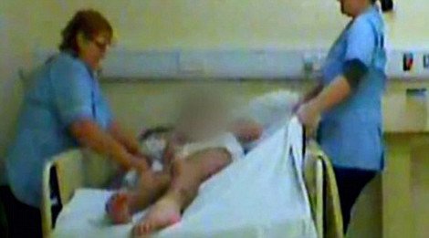 Σάλος -Νοσοκόμες «συνελήφθησαν» από κρυφή κάμερα να κακοποιούν και να βρίζουν νεαρό ασθενή [εικόνες] | iefimerida.gr 5