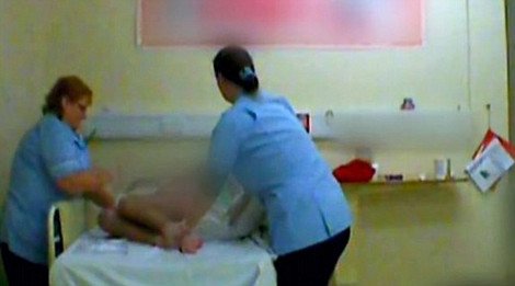 Σάλος -Νοσοκόμες «συνελήφθησαν» από κρυφή κάμερα να κακοποιούν και να βρίζουν νεαρό ασθενή [εικόνες] | iefimerida.gr 6