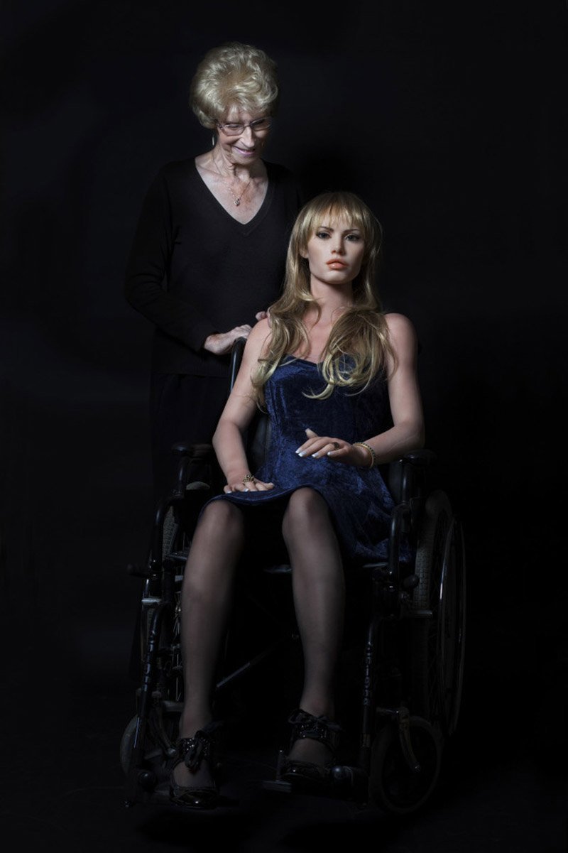 Ανδρες που ζουν με πλαστικές κούκλες [εικόνες]  | iefimerida.gr 3