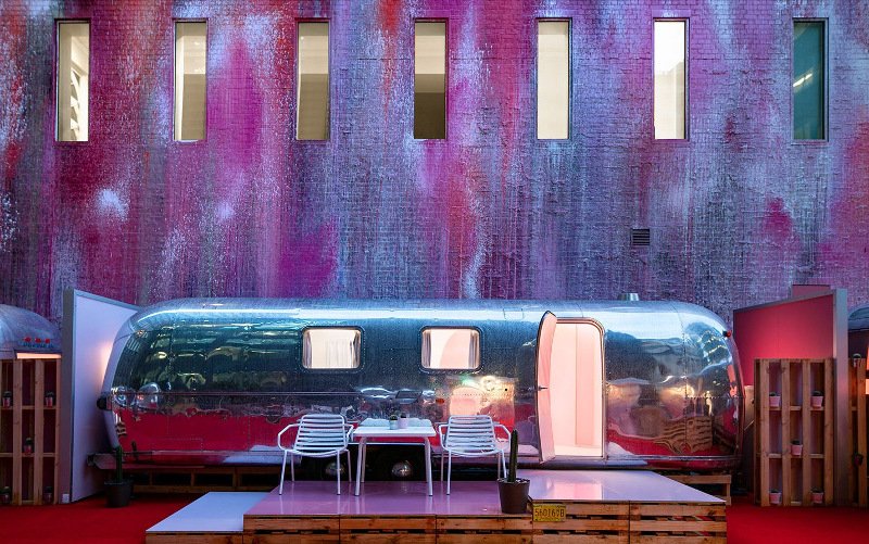 Ξενοδοχείο με τροχόσπιτα: 267 ευρώ τη βραδιά για να μείνετε σε ταράτσα πάρκινγκ αυτοκινήτων [εικόνες] | iefimerida.gr 5