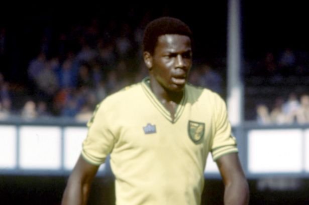 Mirror: Δύο ποδοσφαιριστές της Premier League θα παραδεχθούν πως είναι ομοφυλόφιλοι [εικόνα] | iefimerida.gr 1