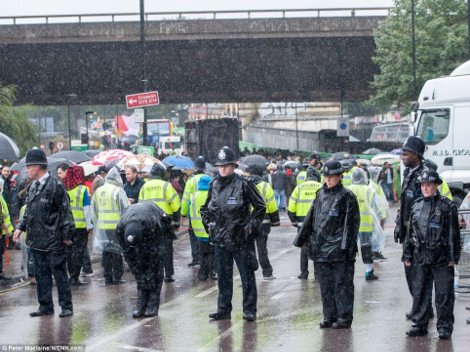 Εκαναν το Νότινγκ Χιλ... Ρίο: Νεαροί Βρετανοί ξεσάλωσαν σε καρναβάλι -Η αστυνομία προχώρησε σε 115 συλλήψεις [εικόνες] | iefimerida.gr 12