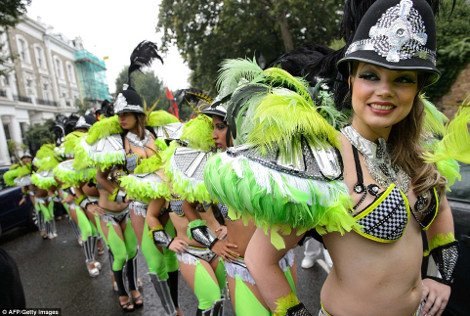 Εκαναν το Νότινγκ Χιλ... Ρίο: Νεαροί Βρετανοί ξεσάλωσαν σε καρναβάλι -Η αστυνομία προχώρησε σε 115 συλλήψεις [εικόνες] | iefimerida.gr 5