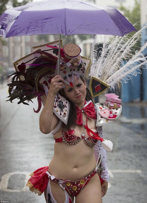 Εκαναν το Νότινγκ Χιλ... Ρίο: Νεαροί Βρετανοί ξεσάλωσαν σε καρναβάλι -Η αστυνομία προχώρησε σε 115 συλλήψεις [εικόνες] | iefimerida.gr 8