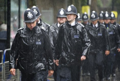 Εκαναν το Νότινγκ Χιλ... Ρίο: Νεαροί Βρετανοί ξεσάλωσαν σε καρναβάλι -Η αστυνομία προχώρησε σε 115 συλλήψεις [εικόνες] | iefimerida.gr 0