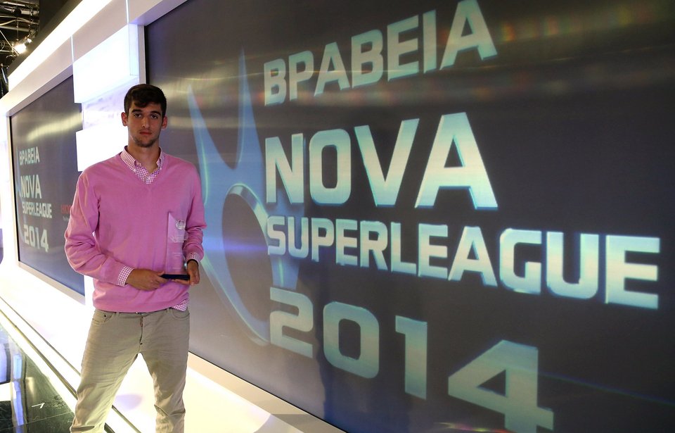 Ελαμψαν τα αστέρια του ελληνικού ποδοσφαίρου στα Βραβεία Nova Super League 2014 [εικόνες]  | iefimerida.gr 2