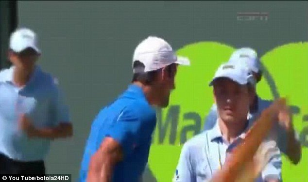 Γιατί ο Τζόκοβιτς ζητάει συγνώμη από ένα αγοράκι [εικόνες & βίντεο] | iefimerida.gr 1