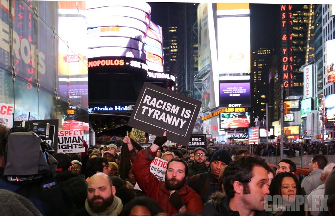 Νέα Υόρκη: Επεισόδια και συλλήψεις για την αθώωση αστυνομικού που στραγγάλισε Αφροαμερικανό [εικόνες & βίντεο] | iefimerida.gr 23