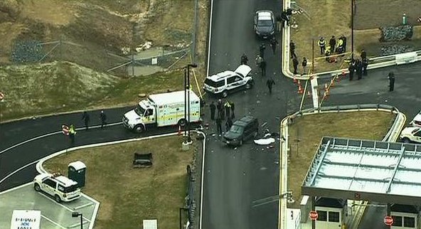 Πανικός στην NSA -Αυτοκίνητο έπεσε στην πύλη, ακολούθησαν πυροβολισμοί, 1 νεκρός [εικόνες] | iefimerida.gr 0