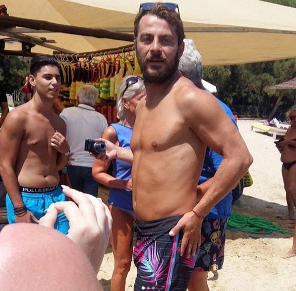 Πρώτο μπάνιο στη Σκιάθο για τον Ντάνο, μετά τον Αγιο Δομίνικο -Πανικός για μια selfie [εικόνες] | iefimerida.gr 3