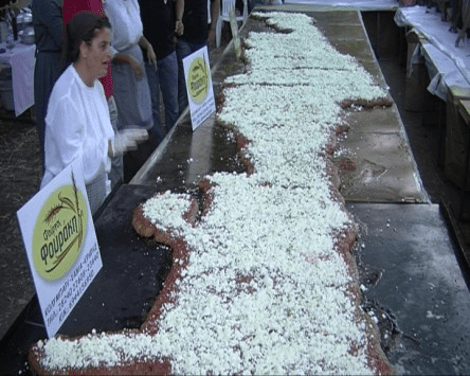 Ντάκο 8 μέτρων για ρεκόρ Γκίνες έφτιαξαν οι Χανιώτες [εικόνα] | iefimerida.gr 0