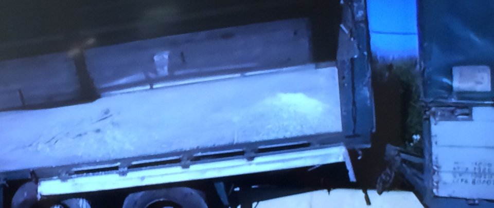 Καραμπόλα με νταλίκα στην Εθνική Οδό -Φορτωμένη με αλεύρι έπεσε πάνω σε 9 ΙΧ [εικόνες&βίντεο] | iefimerida.gr 8