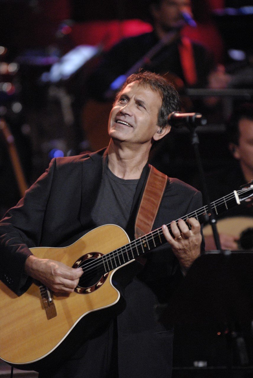 Ο Γιώργος Νταλάρας σε τραγούδια της ξενιτιάς, της χαράς και του έρωτα [πρόγραμμα]  | iefimerida.gr 1