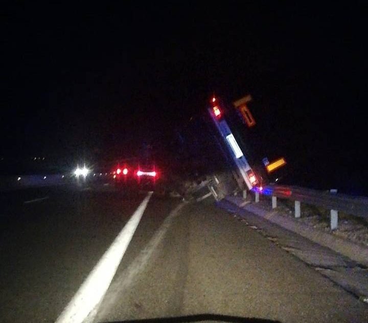 Ροδόπη: Ανετράπη νταλίκα λόγω των θυελλωδών ανέμων στην Εγνατία Οδό [εικόνα] | iefimerida.gr 0