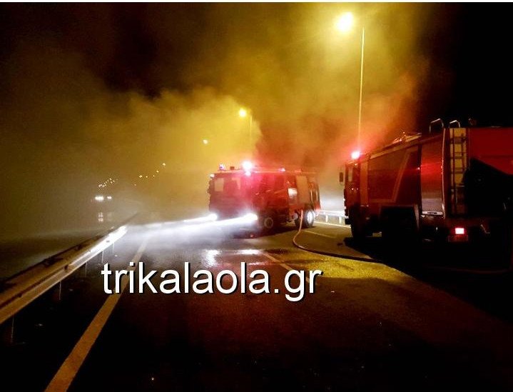 Τρίκαλα: «Λαμπάδιασε» νταλίκα στην Εθνική -Εγκλωβισμένοι επί δίωρο οι οδηγοί [εικόνες & βίντεο] | iefimerida.gr 1