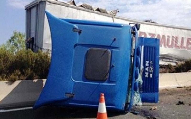 Μποτιλιάρισμα στην Εθνική Λαμίας-Αθηνών -Ουρές χιλιομέτρων, ανατράπηκε νταλίκα [εικόνες] | iefimerida.gr 1