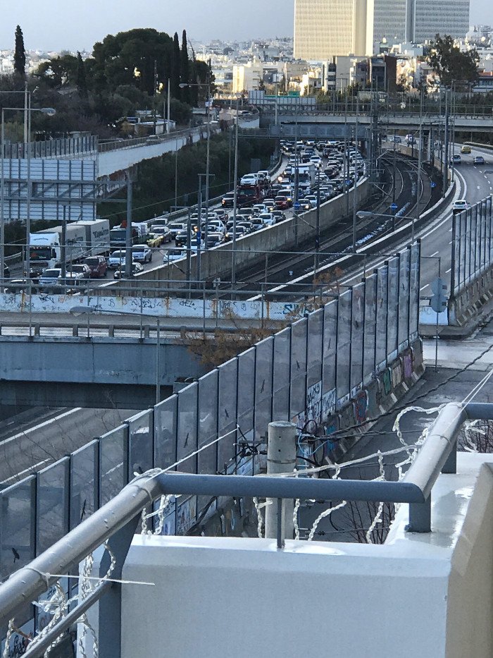 Εσβησε η φωτιά στη νταλίκα στην Αττική Οδό -Ουρές χιλιομέτρων [βίντεο] | iefimerida.gr 1