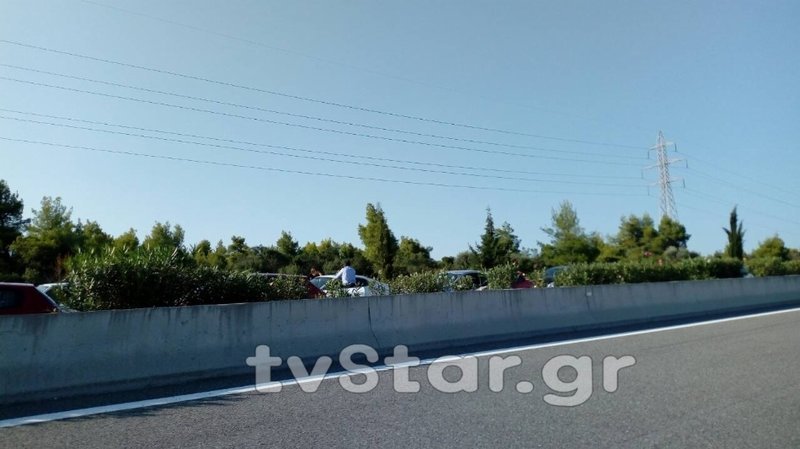 Μποτιλιάρισμα στην Εθνική Λαμίας-Αθηνών -Ουρές χιλιομέτρων, ανατράπηκε νταλίκα [εικόνες] | iefimerida.gr 2