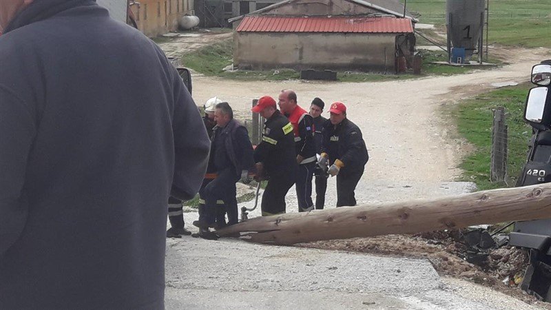Ο οδηγός της τραυματίστηκε ελαφρά και μεταφέρθηκε στο νοσοκομείο