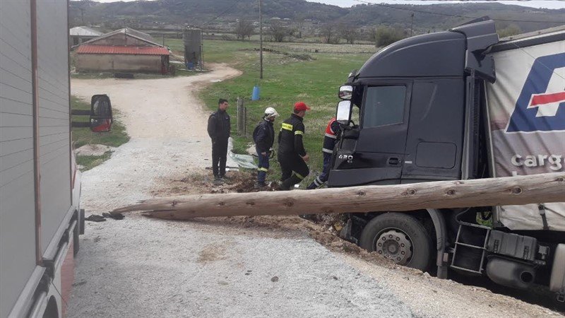 ο συμβάν έγινε το μεσημέρι, στον επαρχιακό δρόμο Περάματος-Κρανούλας.