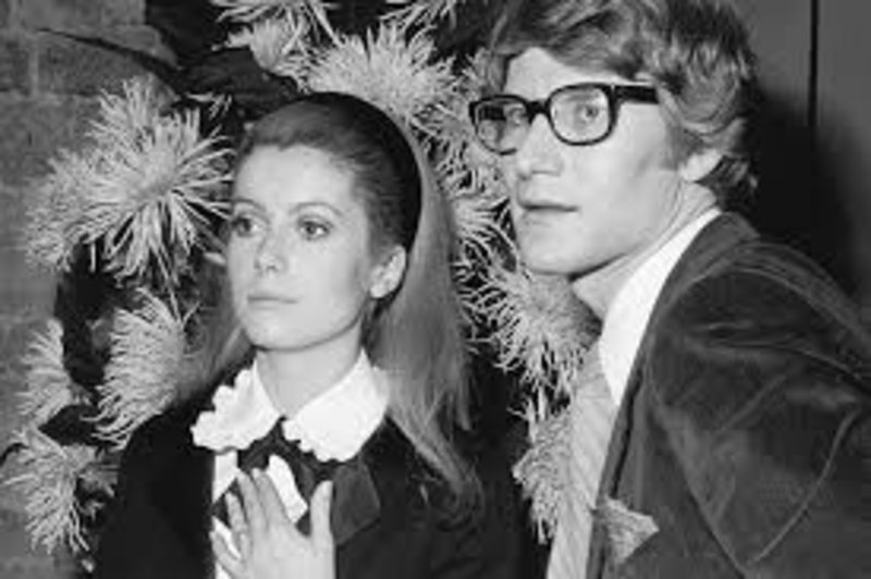 Η τρυφερή φιλία της Κατρίν Ντενέβ με τον Yves Saint Laurent -Πώς ο μόδιστρος της έχτισε την εικόνα της αιώνιας γυναίκας [εικόνες] | iefimerida.gr 1