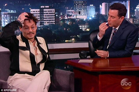 Τα καμώματα του Τζόνι Ντεπ: Πιάστηκε στα «πράσα» να φοράει κραγιόν και να φιλάει άνδρα στο στόμα [εικόνες&βίντεο] | iefimerida.gr 0