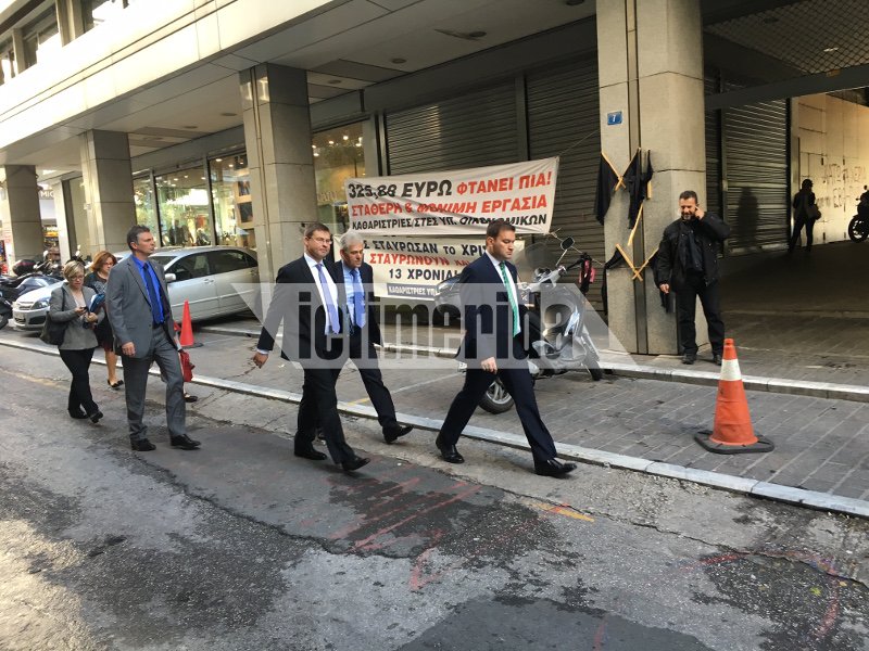 Η άφιξη Ντομπρόβσκις στο ΥΠΟΙΚ [εικόνες] | iefimerida.gr 0