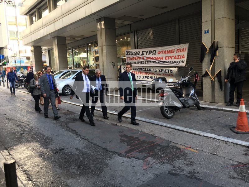 Η άφιξη Ντομπρόβσκις στο ΥΠΟΙΚ [εικόνες] | iefimerida.gr 1