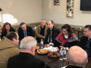 Τα τσίπουρα της Ντόρας Μπακογιάννη στην Κομοτηνή [εικόνες] | iefimerida.gr 4