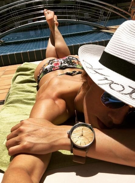 Η Ντορέττα Παπαδημητρίου αυτοφωτογραφίζει την... πίσω όψη της [εικόνα] | iefimerida.gr 0