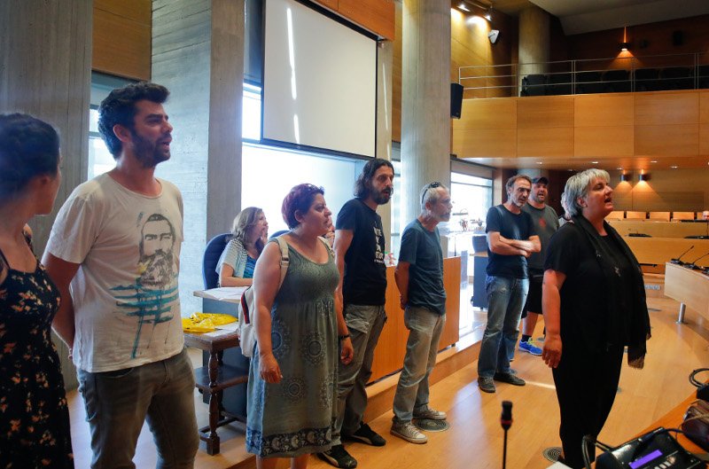 «Ντου» εργαζομένων στο δημοτικό συμβούλιο Θεσσαλονίκης: «Δεν θα μπει ιδιώτης στα σκουπίδια» [βίντεο] | iefimerida.gr 0