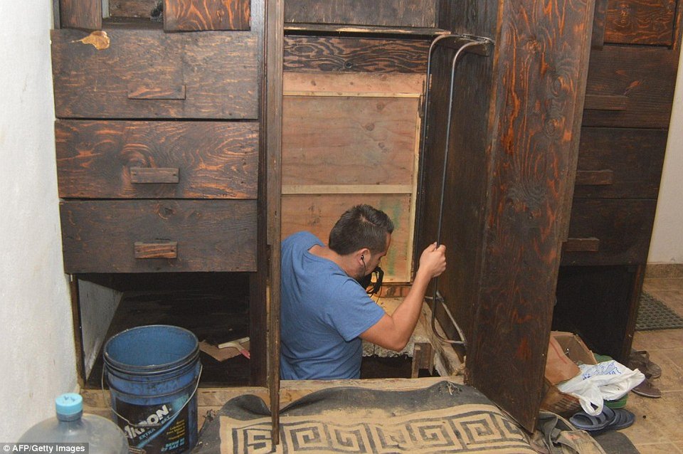 Η ντουλάπα που κρύβει τεράστιο τούνελ: Ενώνει υπόγεια ΗΠΑ και Μεξικό [εικόνες] | iefimerida.gr 1