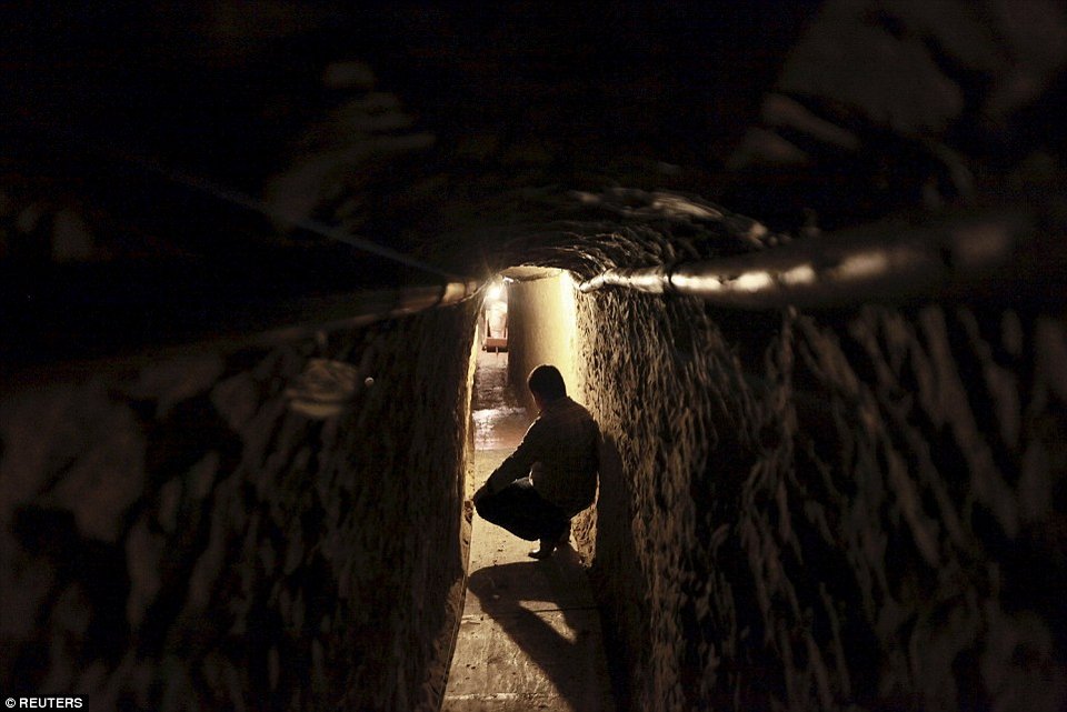 Η ντουλάπα που κρύβει τεράστιο τούνελ: Ενώνει υπόγεια ΗΠΑ και Μεξικό [εικόνες] | iefimerida.gr 3