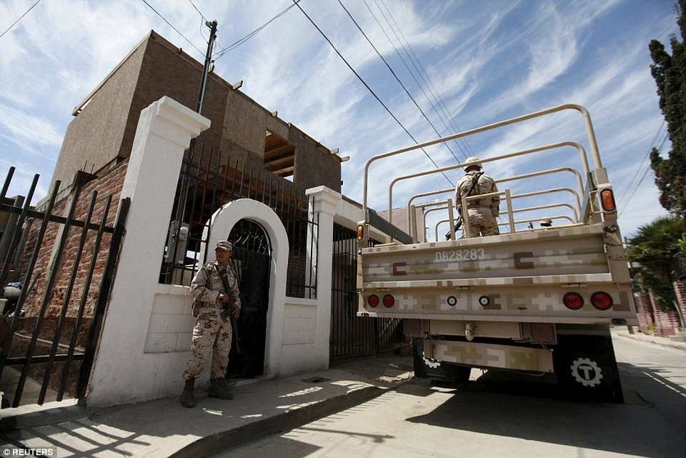 Η ντουλάπα που κρύβει τεράστιο τούνελ: Ενώνει υπόγεια ΗΠΑ και Μεξικό [εικόνες] | iefimerida.gr 5