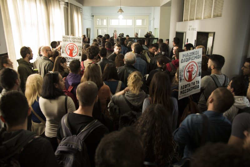 «Ντου» των νοσοκομειακών γιατρών στο υπουργείο Υγείας [εικόνες] | iefimerida.gr 4