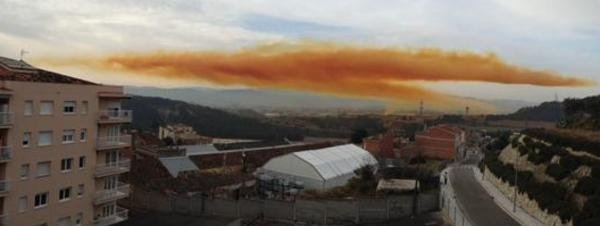 Τοξικός εφιάλτης στη Βαρκελώνη! -Πορτοκαλί σύννεφο νιτρικού οξέος πάνω από 6 πόλεις [εικόνες & βίντεο] | iefimerida.gr 11