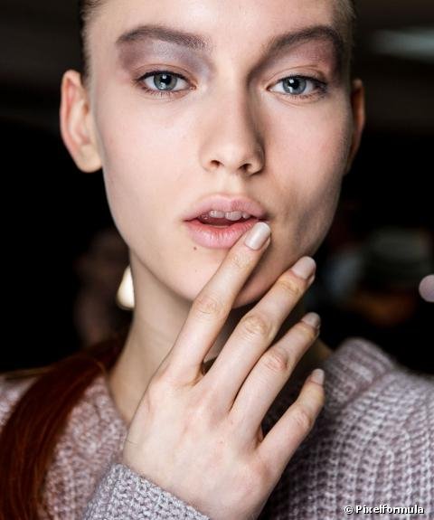 Η τελευταία τάση στα νύχια -Επιστροφή στην απλότητα [εικόνες] | iefimerida.gr 2