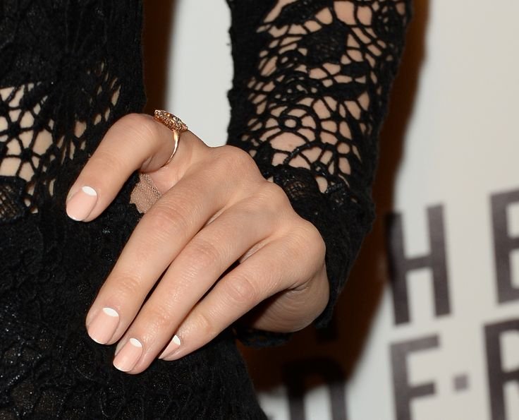 Η τελευταία τάση στα νύχια -Επιστροφή στην απλότητα [εικόνες] | iefimerida.gr 4