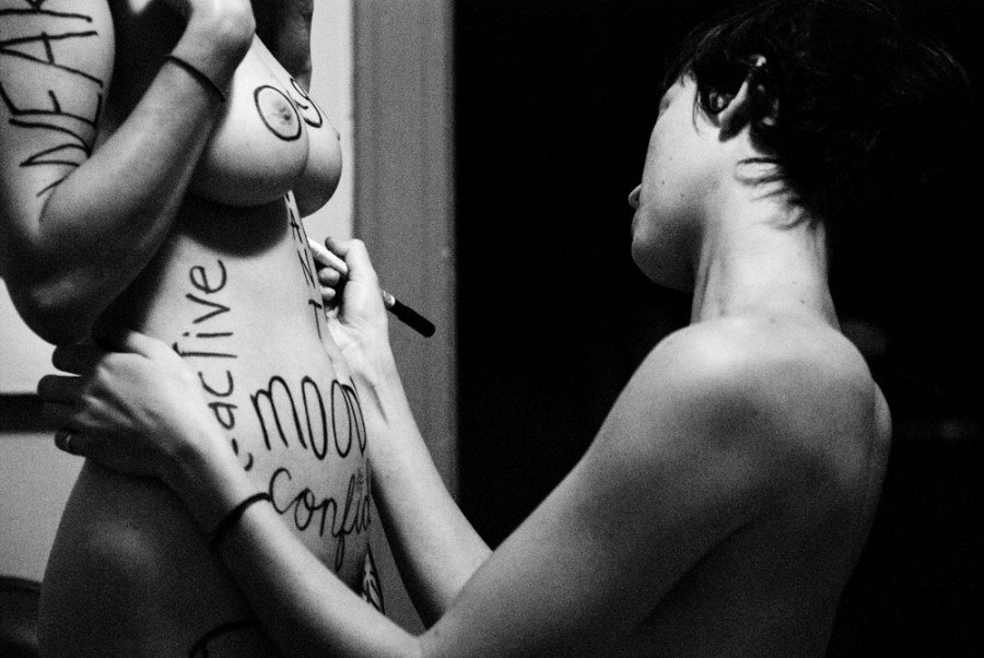 Εκπληκτικές γυμνές φωτογραφίες εξερευνούν την πραγματική δύναμη των στερεοτύπων της ομορφιάς [εικόνες] | iefimerida.gr 6