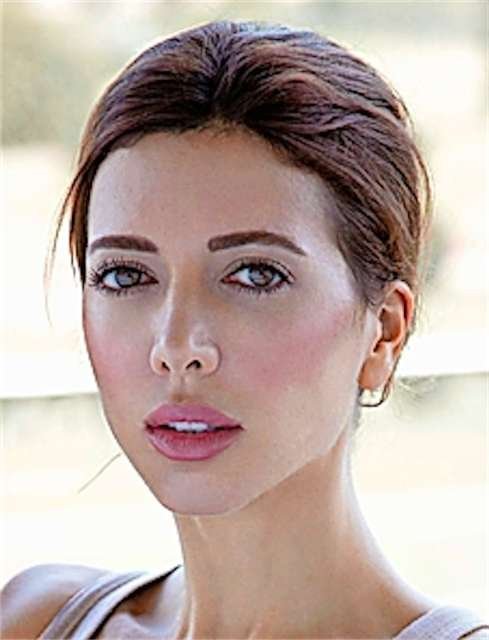 Πανέμορφη γυμνή καλλιτέχνης γεννάει αυγά από τη μήτρα της που, πέφτοντας, ζωγραφίζουν [βίντεο+εικόνες] | iefimerida.gr 1